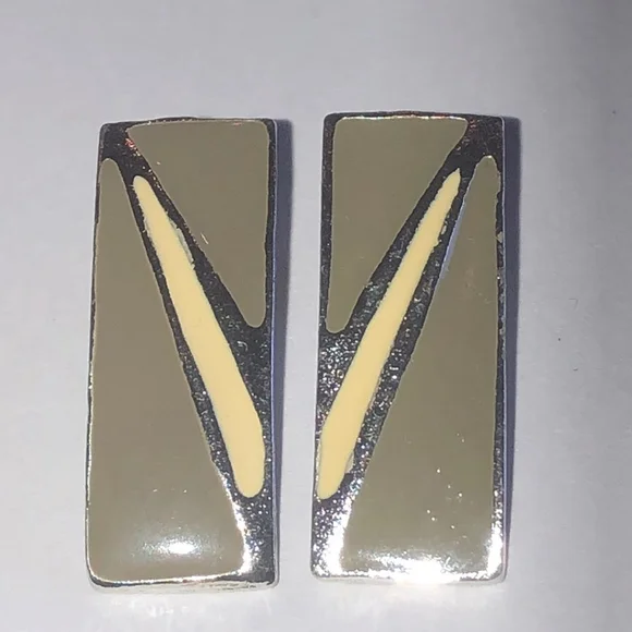 Vintage Geometric Silver Tone and Tan Green Enamel Boho Retro Earrings - Picture 2 of 6